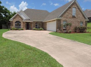 121 Olde Trace Dr, Vicksburg, MS 39180