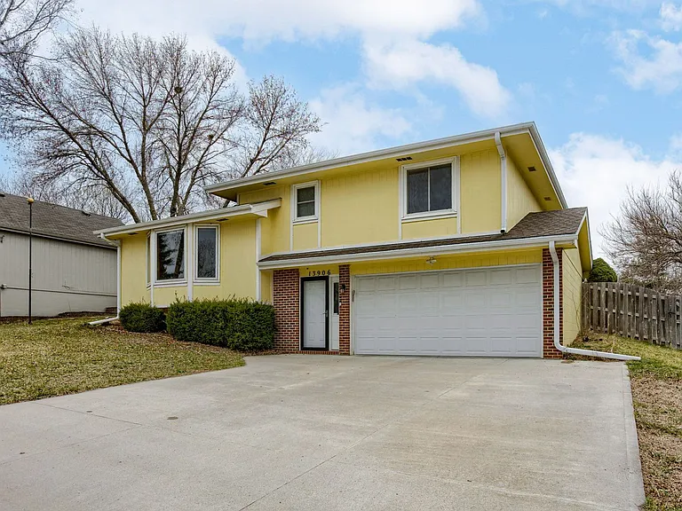 13906 Jennifer Rd — Photo 2