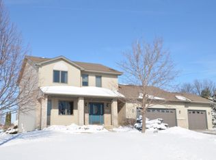 2928 Hensen Dr, Sun Prairie, WI 53590