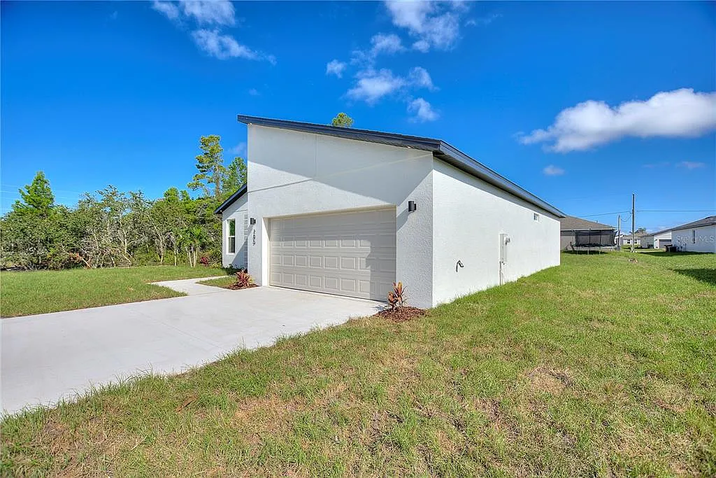 4 bed, 2.0 bath, 1670 sqft, $2,150 — Photo 3