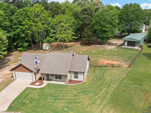 232 Collins Ct, Gladewater, TX 75647