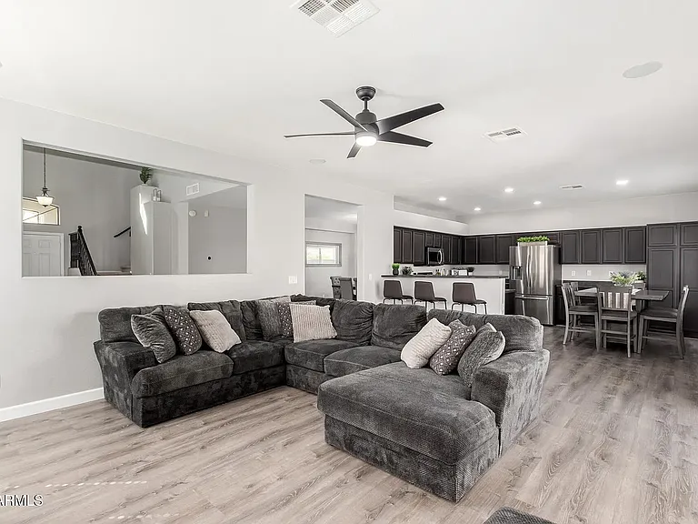 706 W Green Tree Dr — Photo 10