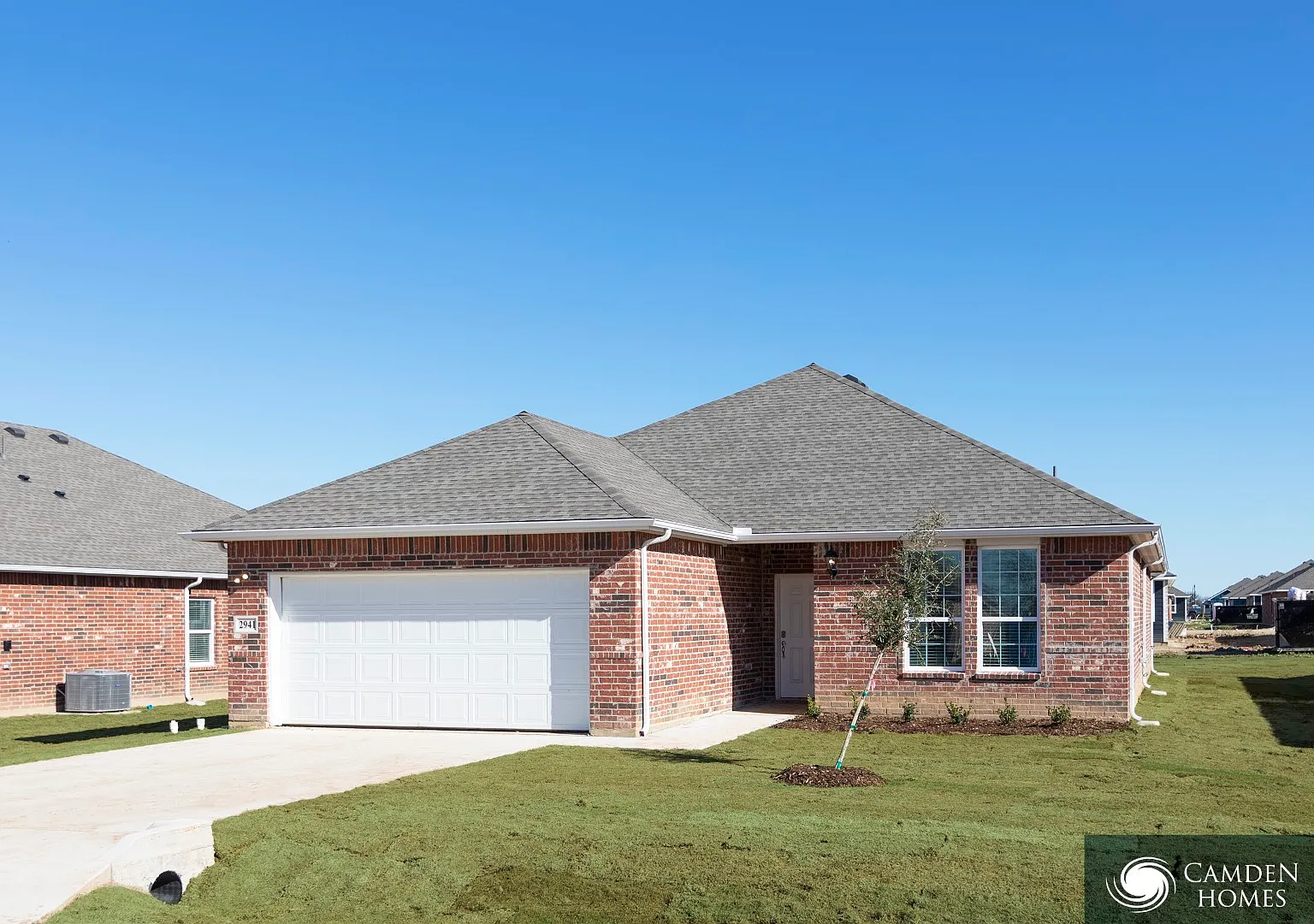 131 Maple Leaf Dr — Photo 1