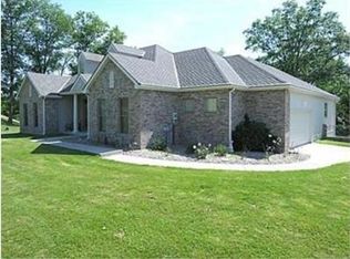 8555 NW Baker Cir, Kansas City, MO 64153