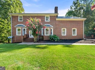 140 Forest Lake Dr, Fayetteville, GA 30215