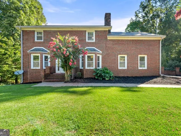 140 Forest Lake Dr, Fayetteville, GA 30215