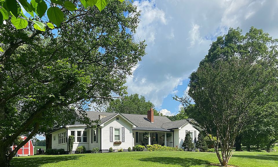 Single Story Farmhouse