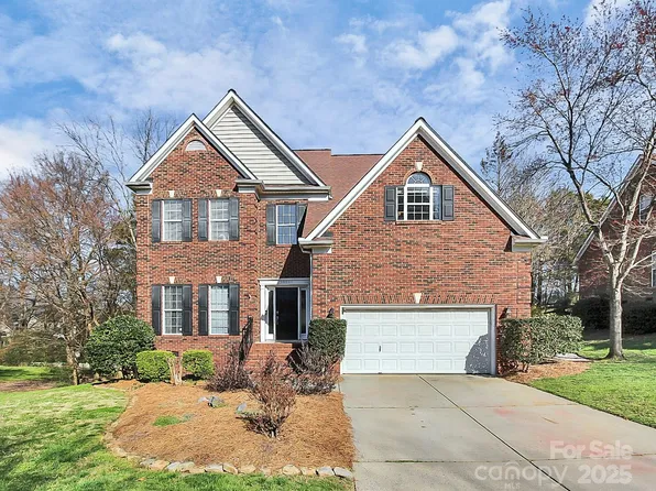 10501 Rougemont Ln, Charlotte, NC 28277