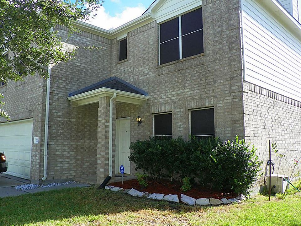 1st image of 202 Village Crest Dr