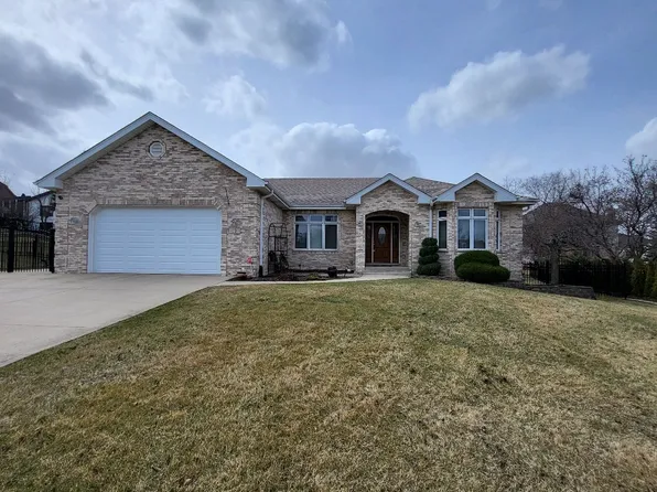 10 Jaymia Ct, Lemont, IL 60439