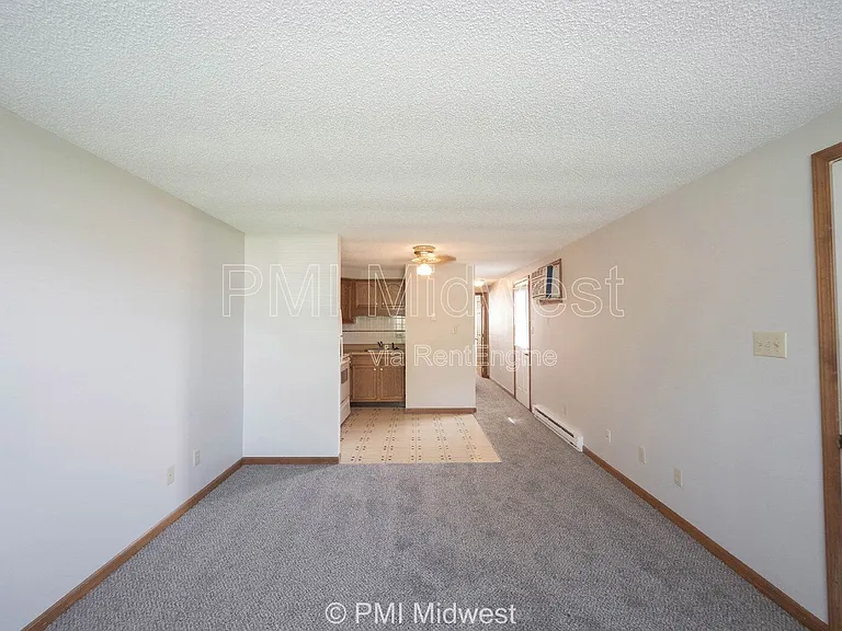 1708 S Market St — Photo 4