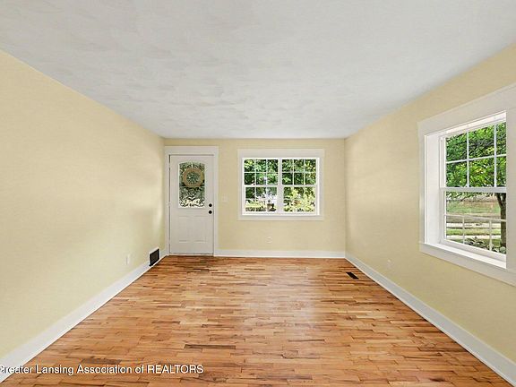 4th image of 2537 Beryl St