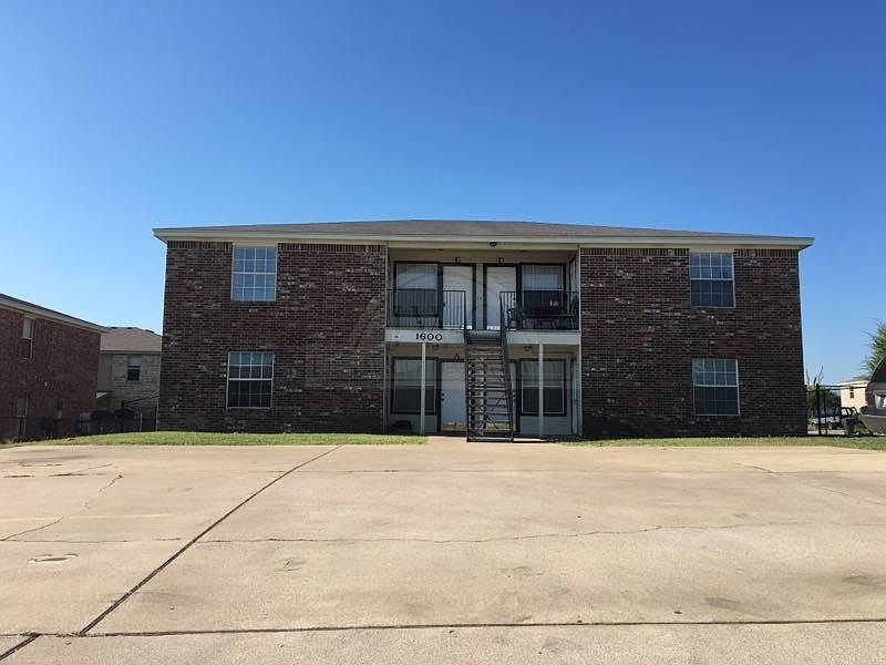 1st image of 1600 Dugger Cir APT A