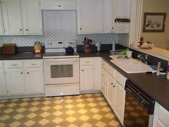 4th image of 1300 E Ivy Ct #210