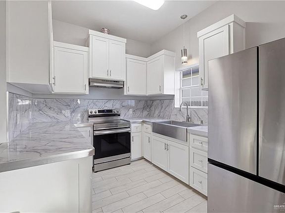 3rd image of 804 Hawk St