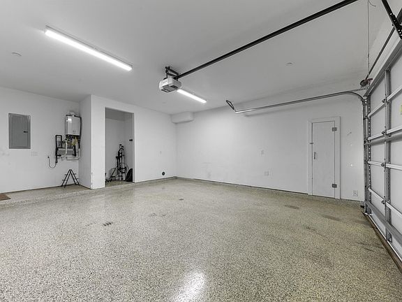 5th image of 606 Oakley St