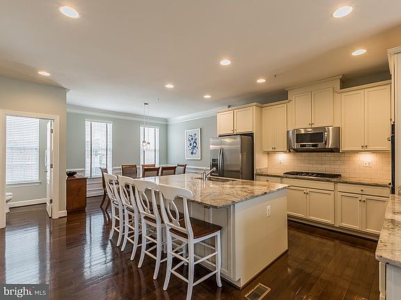 5th image of 4061 Glendale Way