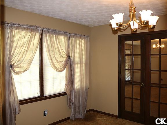 4th image of 50 Sharon Ln