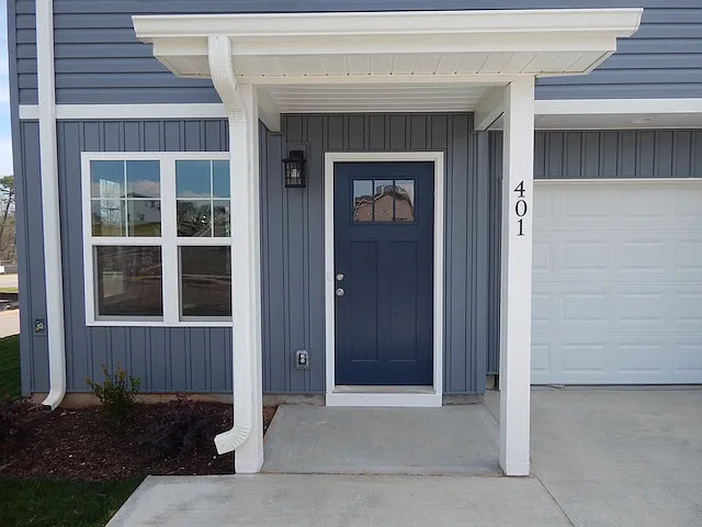 401 Bee Cove Way — Photo 2