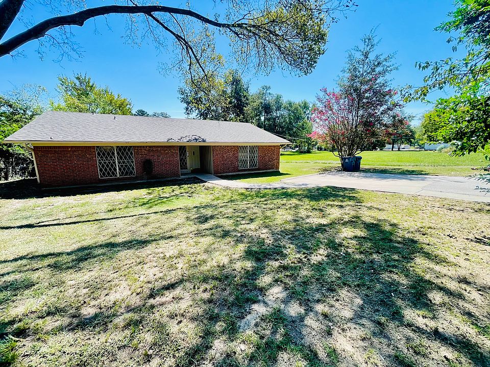 Beautiful front yard with ample space for kids to run around, and extra privacy on both sides of home