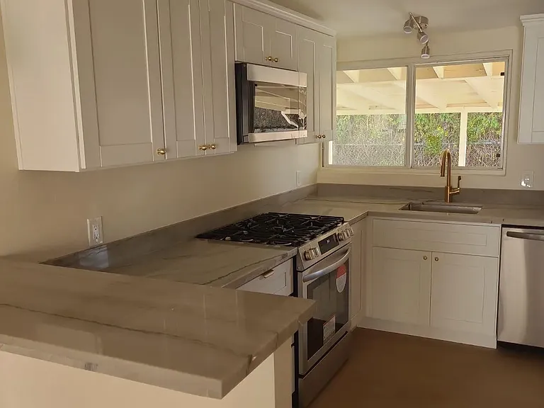 5483 Elgin Ave — Photo 1