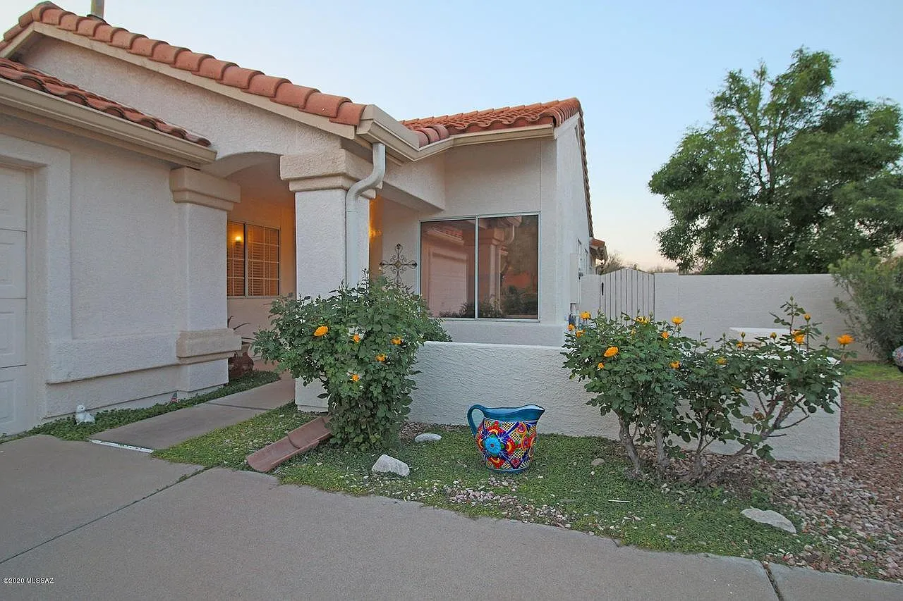 818 E Prickly Poppy Dr — Photo 3