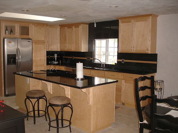 5th image of 61185 Larkwood Dr