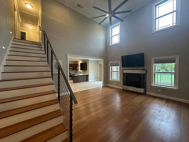 514 Sapphire Dr — Photo 12