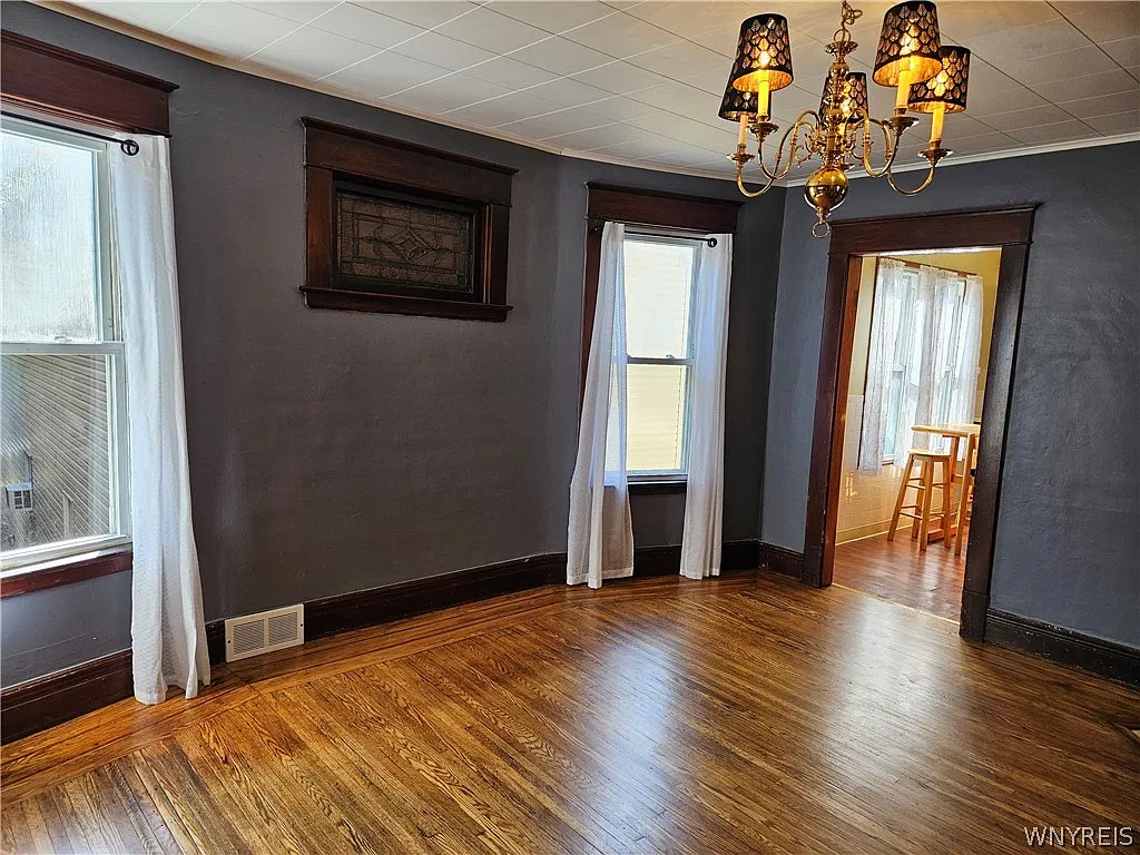 3 bed, 1.0 bath, 1159 sqft, $1,250 — Photo 3