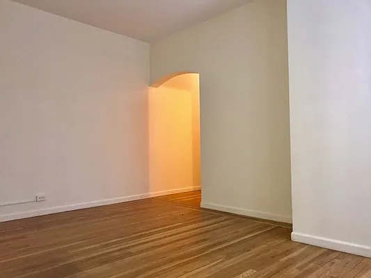 Rented by Elbe Real Estate Inc | media 26