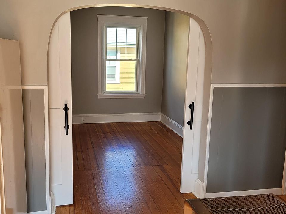2nd image of 534 Cottage St Floor 2