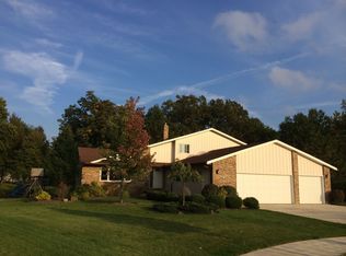 7661 Plumwood Ln, Seven Hills, OH 44131