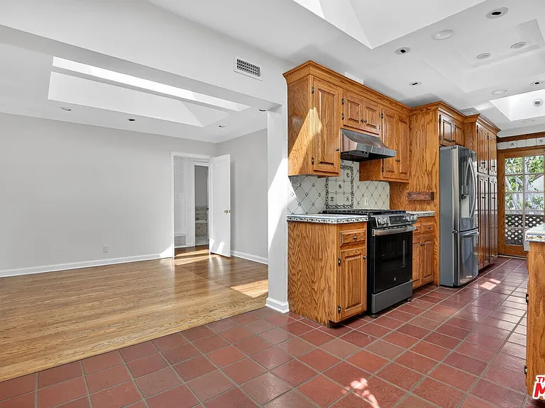 10341 Keswick Ave — Photo 12