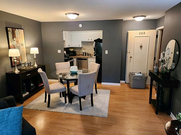 3rd image of 727 S Maple Ave APT 200