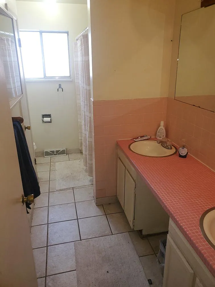428 E Drake Rd — Photo 3