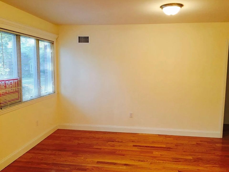 2nd image of 20101 19th Ave Floor 1