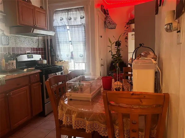 95-20 41st Avenue image 3 of 9