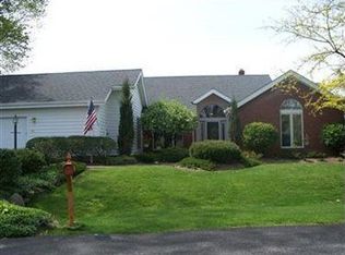 33945 Redbridge Ln, Solon, OH 44139