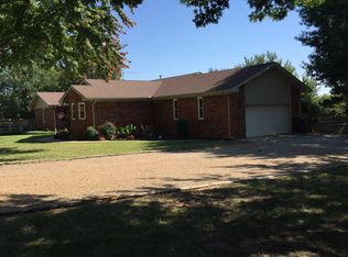 2401 Pinecrest Ct, Arkansas City, KS 67005