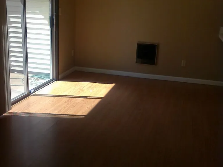 1952 NE Darby St — Photo 2