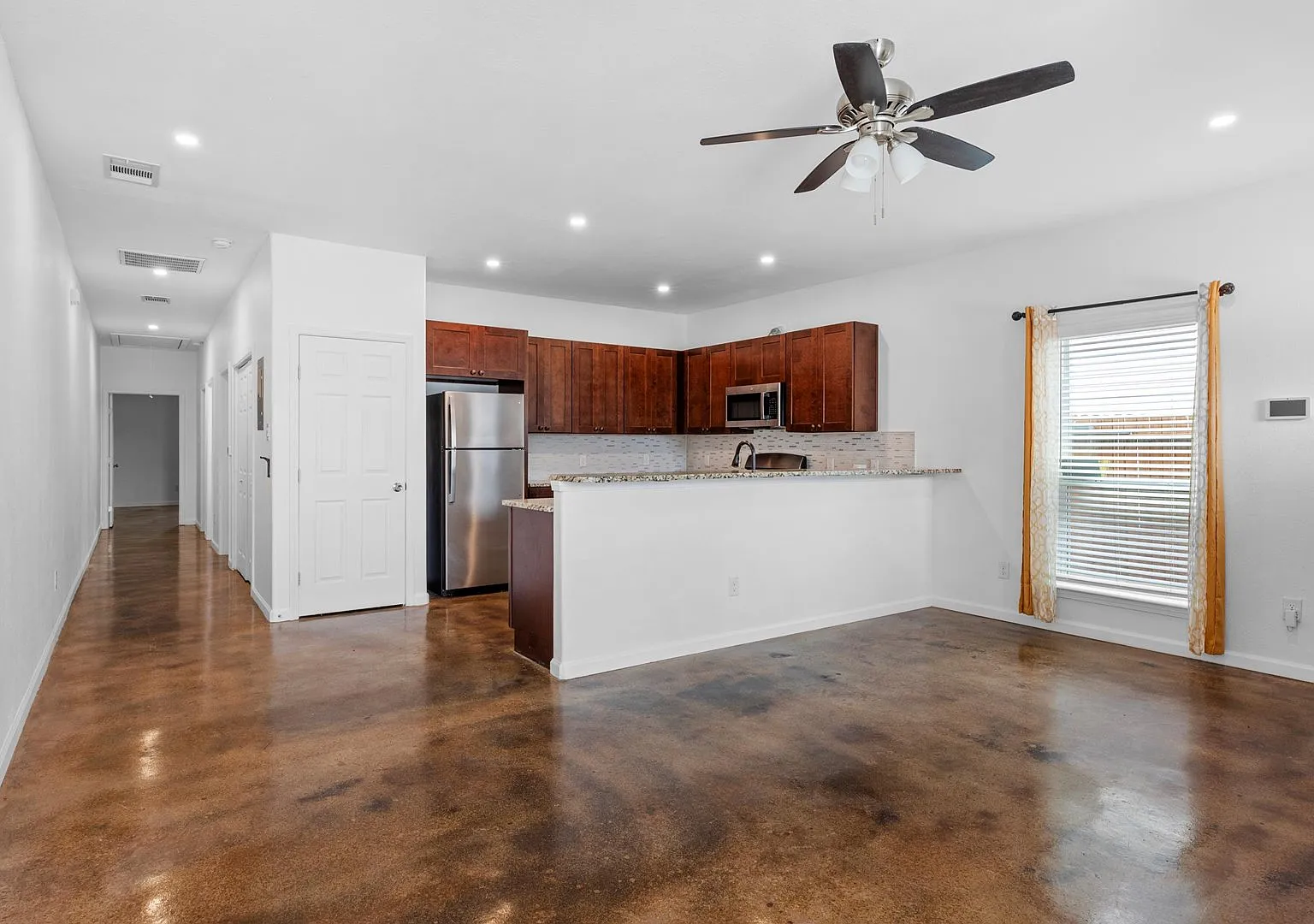 3 bed, 1300 sqft, $1,725 — Photo 4