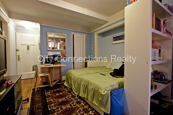 2nd image of 25 Tudor City Pl APT 210