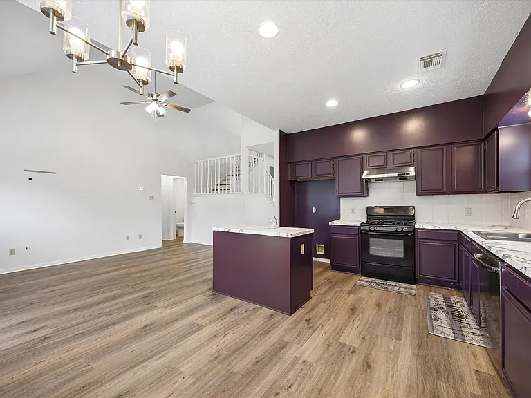 4627 Plymouth Way — Photo 9