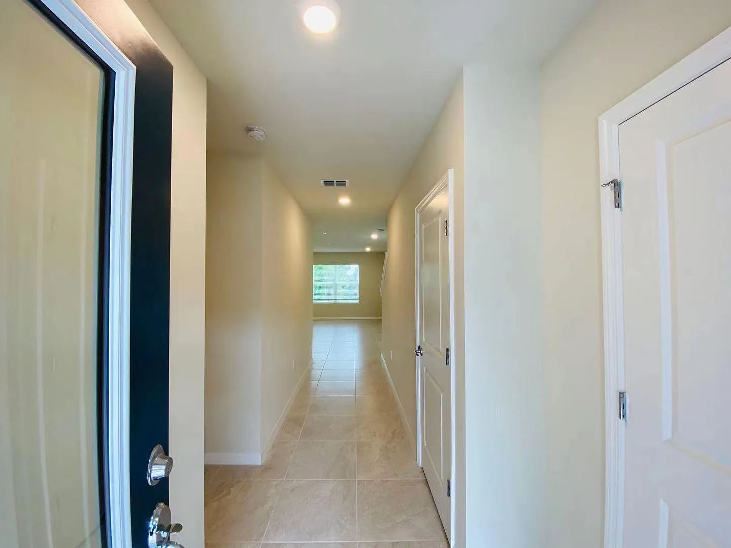 4 bed, 2200 sqft, $2,700 — Photo 3