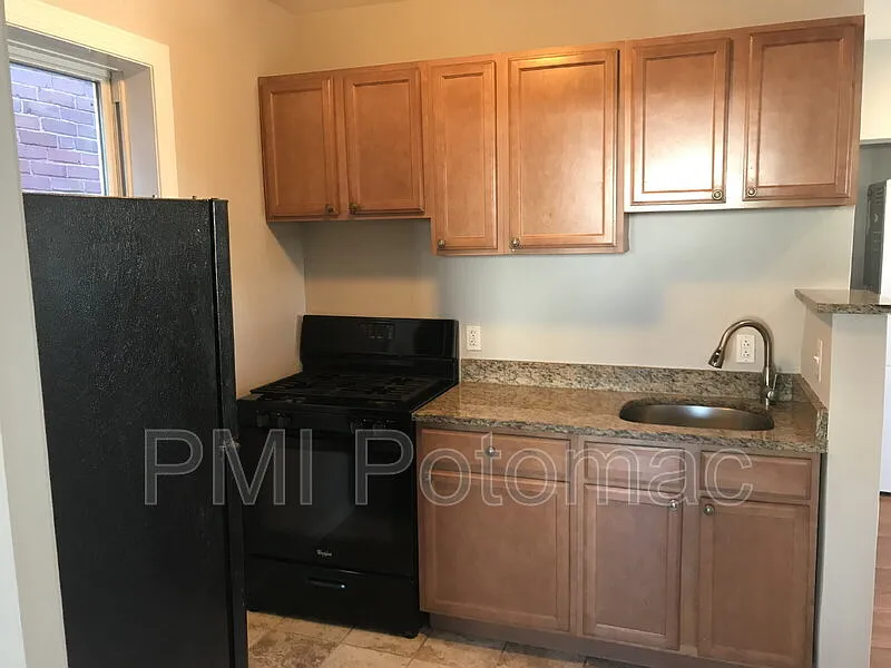 1 bed, 1.0 bath, 600 sqft, $1,300 — Photo 3