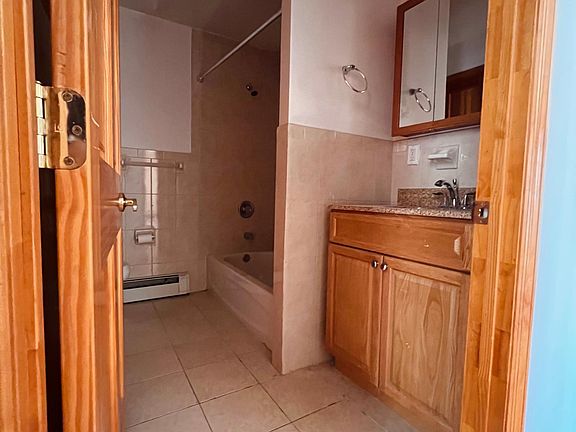 3rd image of 594 S Broadway APT 207