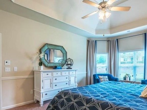 3rd image of 121 Beaumont Way