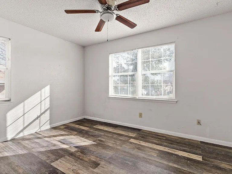 1203 Hughes Ave — Photo 9