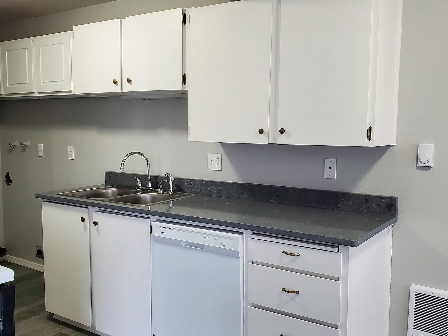 3 bed, 1.5 bath, $1,600 — Photo 2