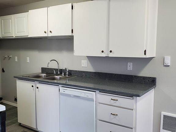 2nd image of 2705 W Lincoln Ave #304
